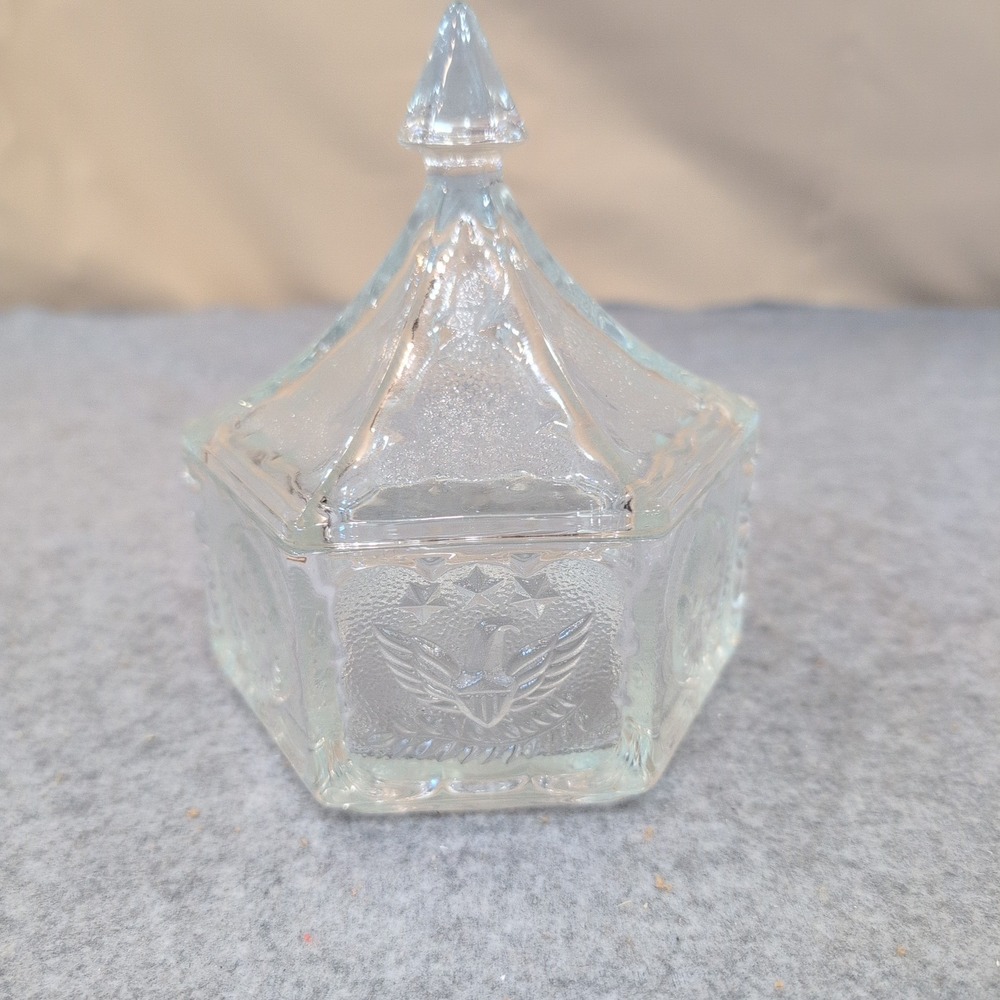 Vintage Clear Pressed Glass Hexagonal Trinket Box American Eagle Star Motif Lid - Picture 1 of 7